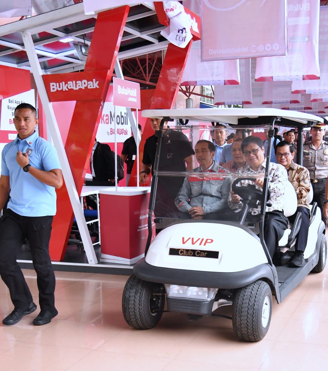 Presiden Joko Widodo pada acara pembukaan Indonesia International Motor Show 2018 di JI-Expo, Kemayoran, Jakarta, pada Kamis, 19 April 2018. (Foto: Biro Pers Presiden)