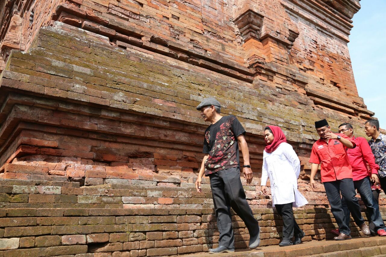 Puti Guntur mengunjungi Candi Pari di Sidoarjo, peninggalan Majapahit di era Raja Hayamwuruk. (Foto:ist)