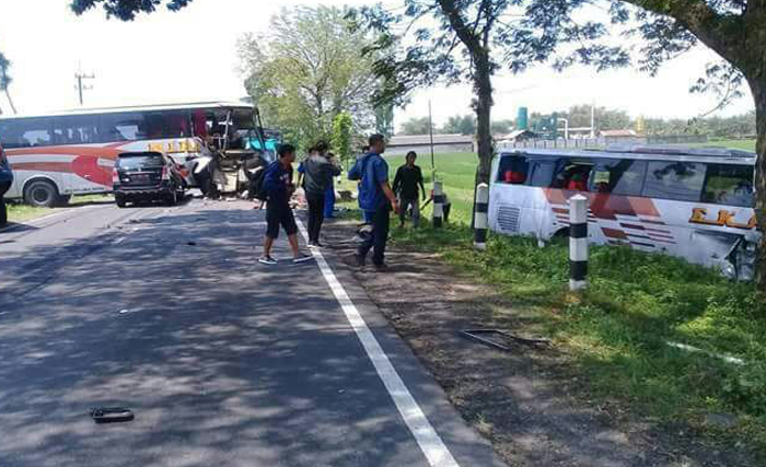 Foto kecelakaan beruntun di Ngawi beberapa waktu lalu. (Foto WhatsApp)
