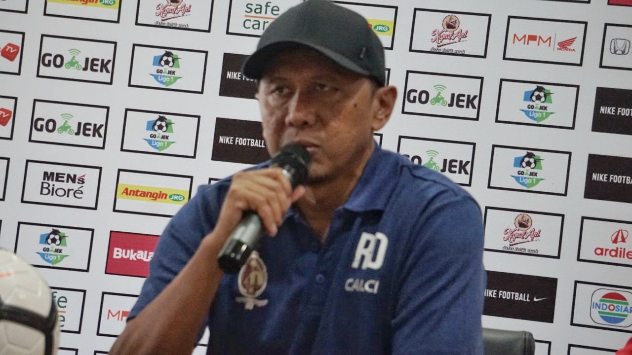 Pelatih Sriwijaya FC, Rahmad Darmawan mengaku tak takut hadapi serangan cepat Persebaya. (foto: hrs/ngopibareng)