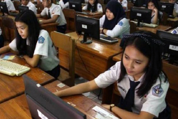 Sekitar 15 ribu lebih siswa SMP dan MTs di Pamekasan melaksanakan Ujian Nasional Berbasis Komputer (UNBK), Senin, 23 April 2018. 