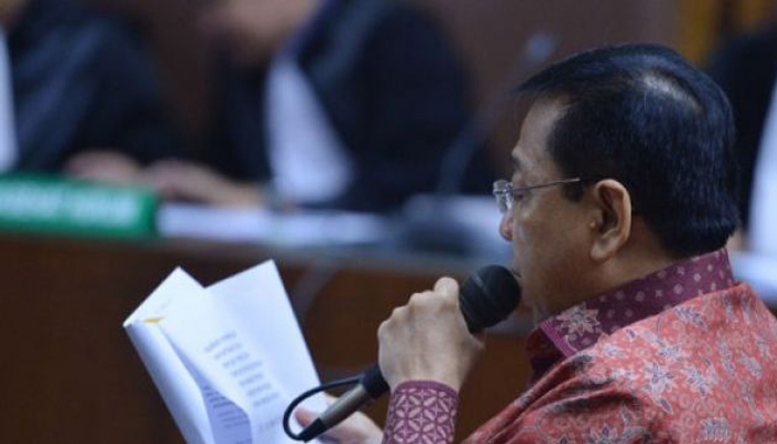 Terdakwa Kasus Korupsi Pengadaan KTP elektronik Setya Novanto membaca nota pembelaan pada sidang lanjutan di Pengadilan Tipikor, Jakarta, Jumat 13 April. (Foto: Antara)