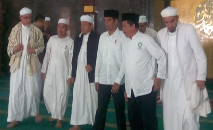 Jokowi bertemu dengan petinggi Persaudaraan Alumni 212 (Foto: detik.com)