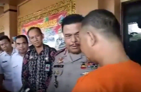 Kapolda Kalsel Brigjen Pol Rachmat Mulyana menggelar kasus pengungkapan jaringan narkoba di Lapas oleh seorang oknum honorer kejaksaan, Jumat, 27 April 2018. (foto: screenshot)