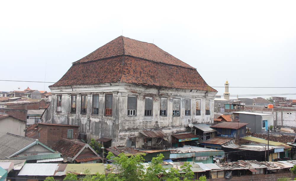 Gedung Setan, salah satu cagar budaya di Surabaya. Gedung ini cerita penghuni merupakan tempat pengungsian warga Cina yang menjadi korban perang dunia ke II. (Foto Bahari)