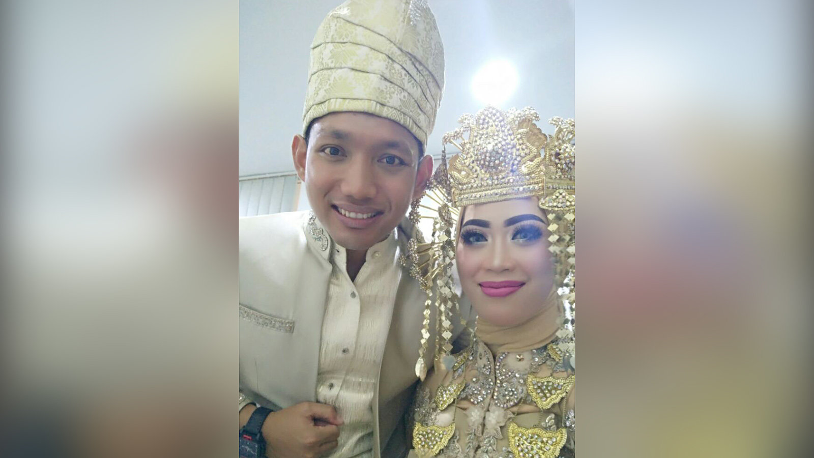 Pernikahan video call pasangan Briptu Nova dan Briptu Andik lantaran terpisah jarak Jakarta-Kalimantan. foto:ist.