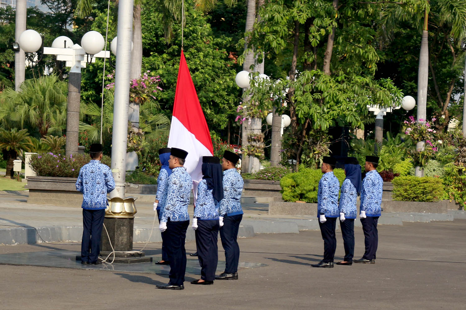 Upacara Hari Pendidikan Nasional ke 22 di Taman Surya, Balaikota Surabaya, Rabu, 2 Mei 2018.