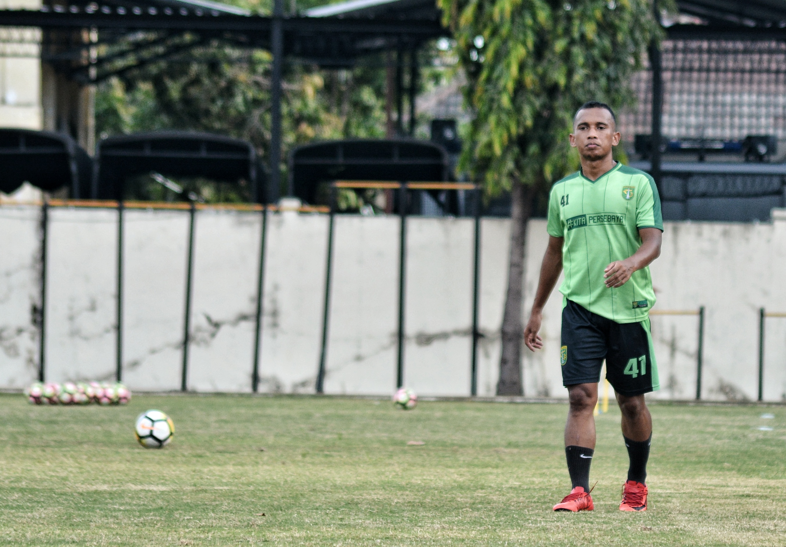 Pemain Persebaya, Irfan Jaya mengaku ingin menjajal pertandingan lawan Arema FC di stadion Gelora Bung Tomo, Minggu 6 Mei 2018. (foto: hrs/ngopibareng)