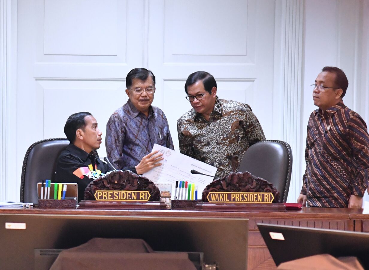 Presiden Jokowi dalam rapat terbatas di Istana Negara, Jumat 4 Mei 2018.