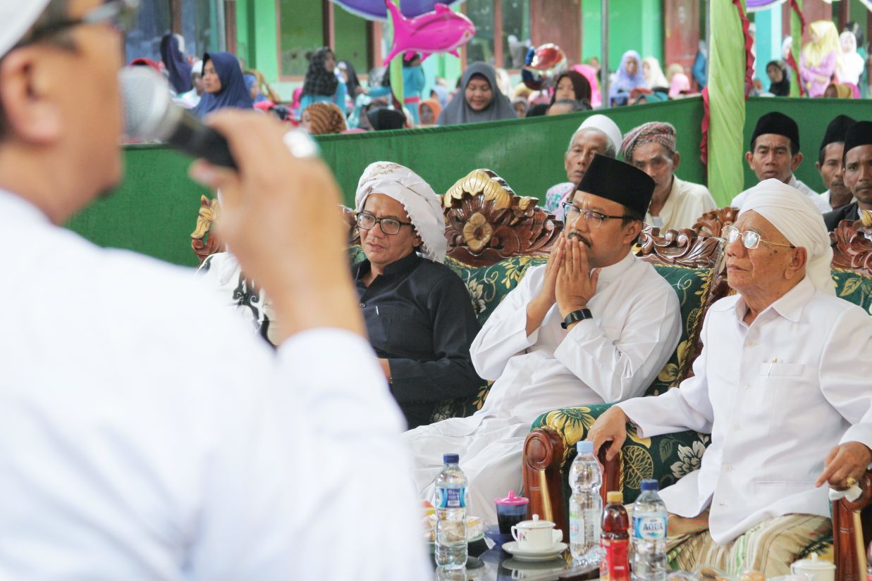 Gus Ipul menghadiri Haflatul Iktibar di Pondok Pesantren Annaqsabandiyah As Salafiyah Ombul, Kedungdung, Sampang, Sabtu, 5 Mei 2018.