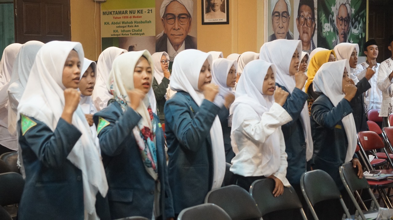 PESERTA: Para pelajar putri tergabung dalam Ikatan Pelajar Putri Nahdlatul Ulama (IPPNU) Jawa Timur. (foto: ngopibareng.id)