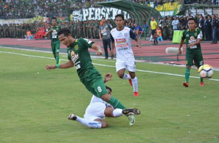 Duel Persebaya vs Arema. Foto:hrs/ngopibareng.id