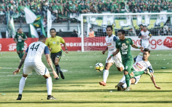 Duel Persebaya vs Arema di Stadion Gelora Bung Tomo. foto:hrs/ngopibareng.id