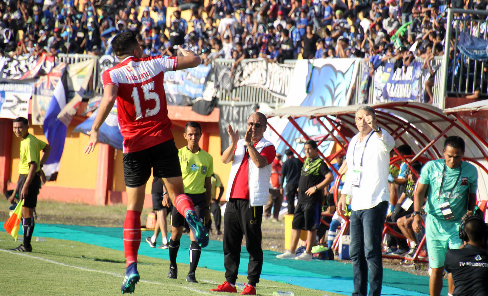 Pemain Madura United, Fabiano Baltrame usai membobol gawang Persib di Liga 1. foto:tom/ngopibareng.id