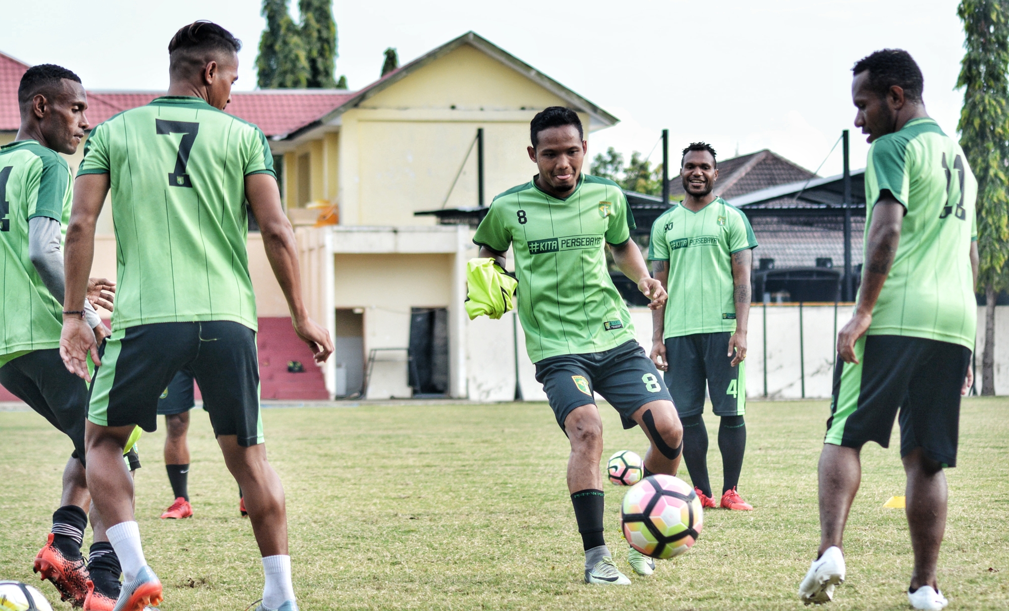 Winger Persebaya, Oktavianus Fernando dipastikan absen lawan Borneo FC, Jumat 11 Mei 2018. (foto: hrs/ngopibareng)