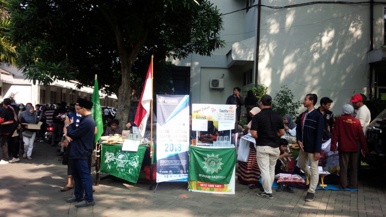 BERSAMA: Stan Gerakan “NU-Muhammadiyah Memanggil” di Universitas Brawijaya Malang. (foto: ngopibareng.id)