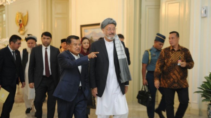 ISLAM DAMAI: Wapres Jusuf Kalla bersama ulama asal Afghanistan ketika berkunjung ke Jakarta. (foto: ist)