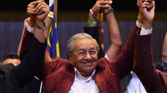Mahathir Mohamad akan dilantik menjadi Perdana Menteri Malaysia di usia 92 tahun. foto:bbc.