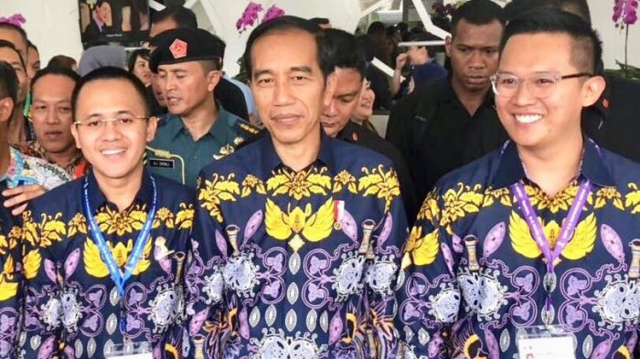 Ketua HIPMI Jatim dr Mufti Anam (kiri) bersama Presiden Joko Widodo dalam pembukaan Sidang Dewan Pleno II dan Rapat Pimpinan Nasional HIPMI di Tangerang, Rabu (7/3/2018). (Foto: Ist)