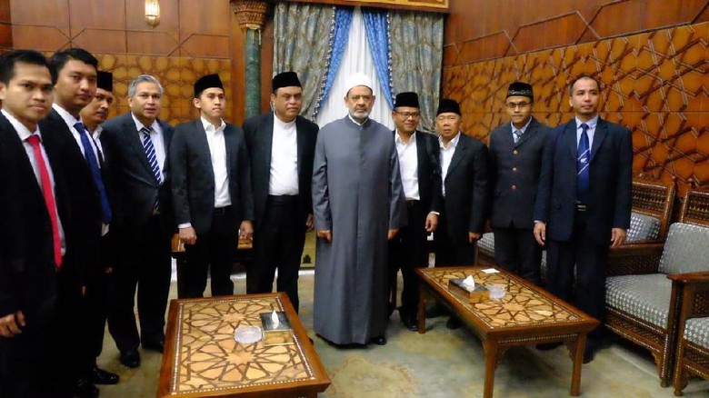 Wakapolri Komjen Syafruddin temui Grand Syeikh Al Azhar. foto: Dewan Masjid Indonesia (DMI).