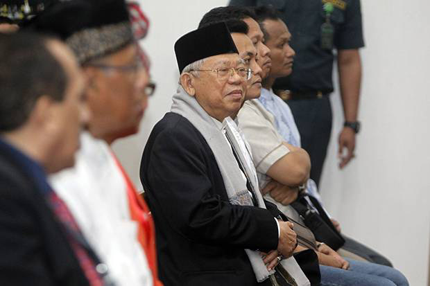 WASPADA: KH Ma'ruf Amin, bersama Wakil Ketua Komisi Hukum dan Perundangan MUI Ikhsan Abdullah. (foto: dok ngopibareng.id) 