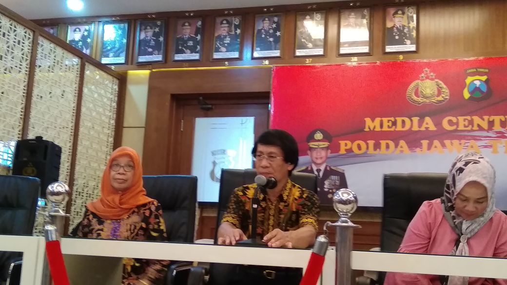 Seto Mulyadi atau yang dipanggil Kak Seto dalam konferensi pers di Surabaya. (Foto: Haris/ngopibareng.id)