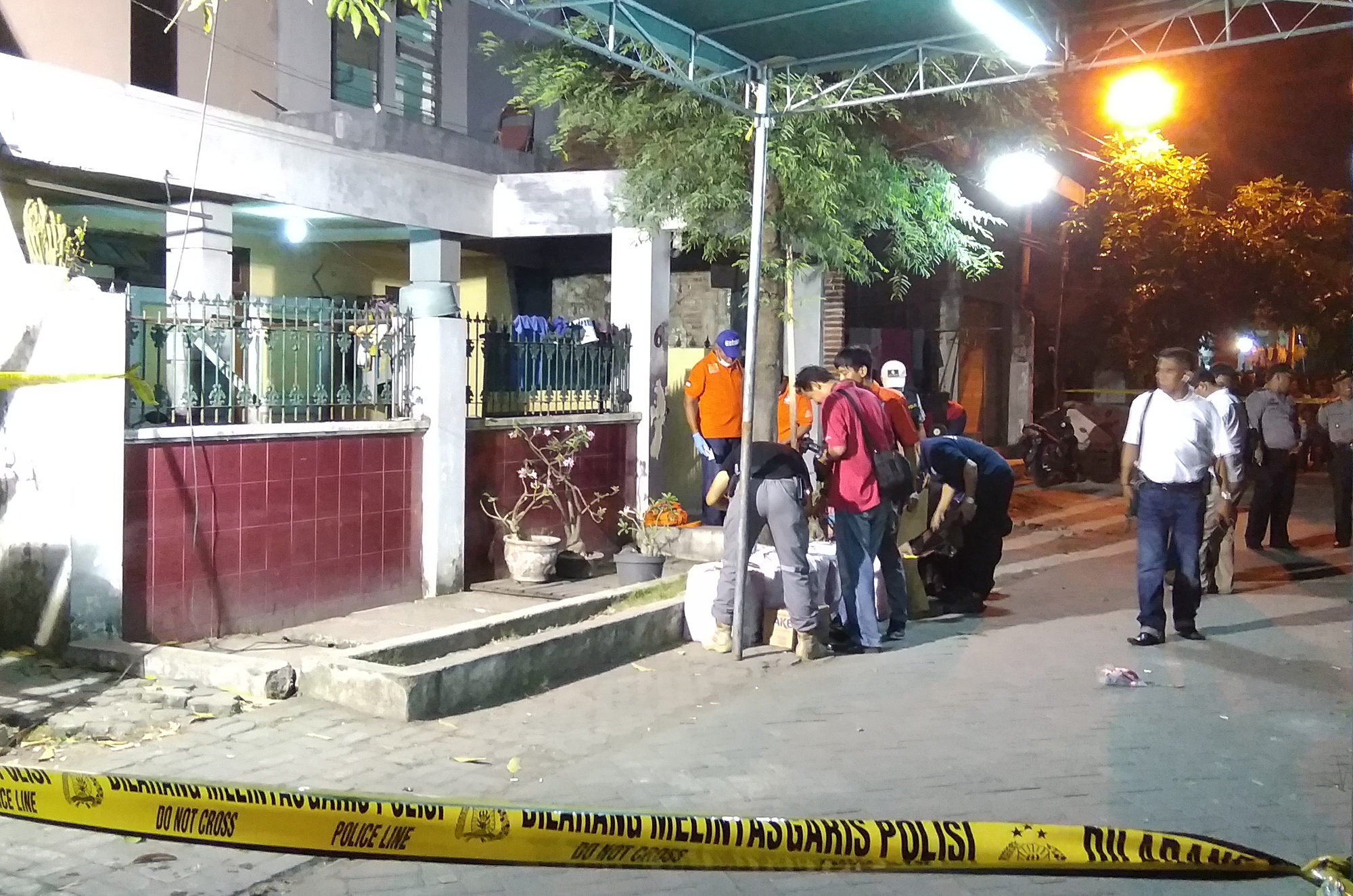 Rumah pelaku terduga teroris di Jalan Sikatan, Manukan Surabaya.
