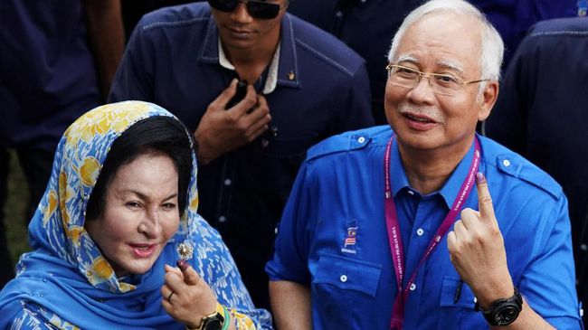 Najib Razak, mantan Perdana Menteri Malaysia bersama sang istri, Rosmah Mansor.