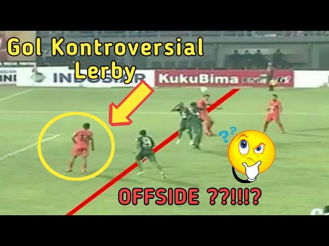 Salah satu kejadian kontroversial yang terjadi di laga Borneo FC melawan Persebaya, pekan lalu. 