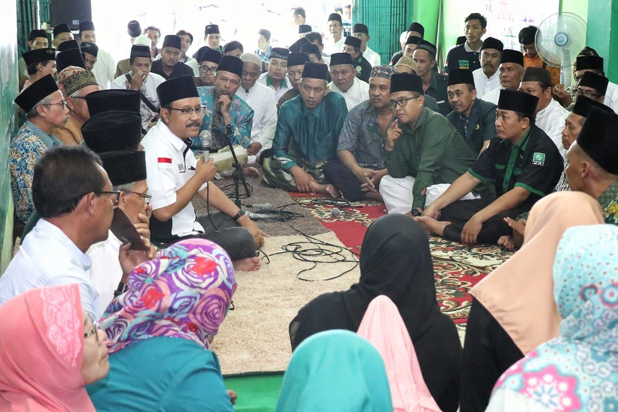 Silaturrahmi Calon Gubernur Jawa Timur, Saifullah Yusuf bersama Partai Kebangkitan Bangsa (PKB) ini berlangsung di Kantor Dewan Pimpinan Cabang (DPC) PKB Kabupaten Gresik, Minggu, 20 Mei 2018. 