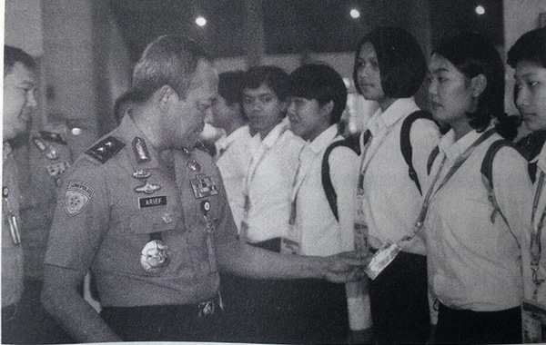 Asisten SDM Irjen Arif Sulistyanto, memeriksa calon taruni Akpol. Akademi Kepolisian mulai tahun 2017 mulai berbenah, jatah anak-anak jenderal mulai berkurang. 