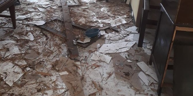 Bom barang bukti hasil sitaan nelayan, meledak di Mapolsek Gili Genting, Sumenep, Senin, 21 Mei 2018. 