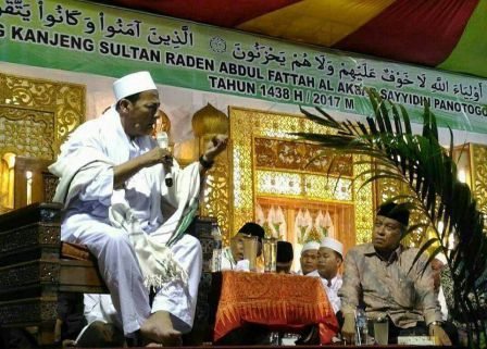 DAKWAH:  Kiai Said Aqil Siroj dalam satu majelis bersama Habib Luthfi bin Yahya Pekalongan. (foto: dok ngopibareng.id)