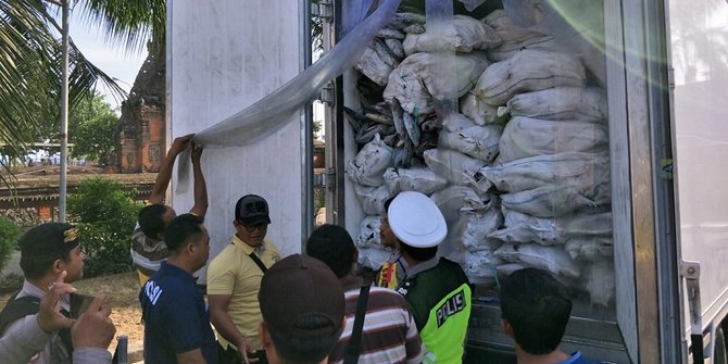 Polisi Gilimanuk gagalkan pengiriman 6 ton ikan tongkol beku, Jumat, 25 Mei 2018.