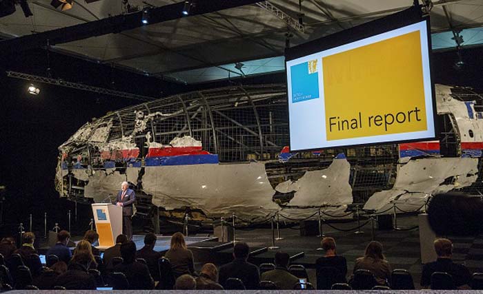 Dewan Keselamatan Belanda mengumumkan hasil penelitiannya yang menyatakan bahwa pesawat MH17 ditembak jatuh oleh rudal Buk buatan Rusia (foto: reuters)
