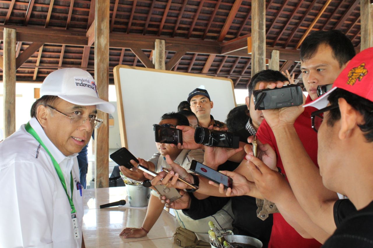 Konferensi pers. Ketua Tim Percepatan Pengembangan Destinasi Bahari, Indroyono Soesilo. foto:kemenpar