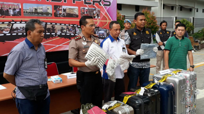 Barang bukti pencurian koper di Bandara Internasional Soekarno Hatta.