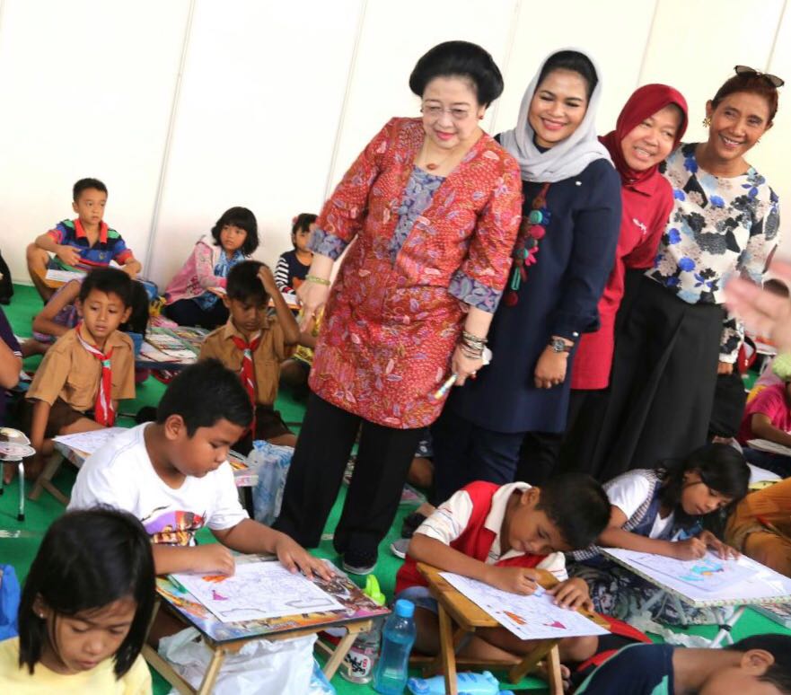 Megawati, Susi Pudjiastuti, Tri Rismaharini, dan Puti Guntur Soekarno kampanyekan konservasi lingkungan, di Surabaya, Minggu, 29 April 2018, lalu. (Foto: Istimewa)