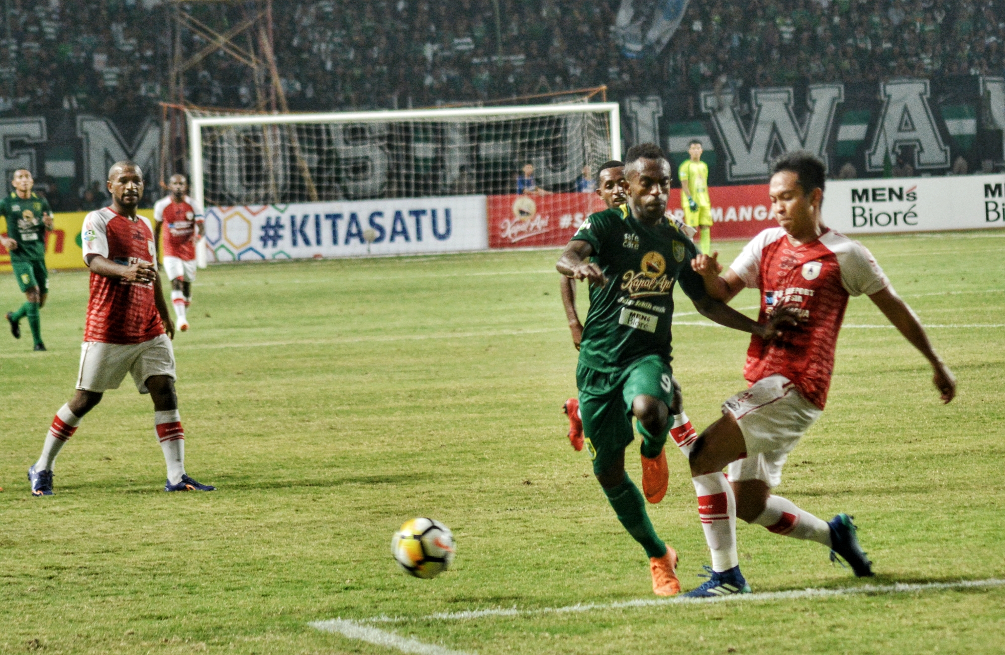 Persebaya vs Persipura, Selasa 29 Mei 2018 di stadion Gelora Bung Tomo Surabaya. (foto: hrs/ngopibareng)