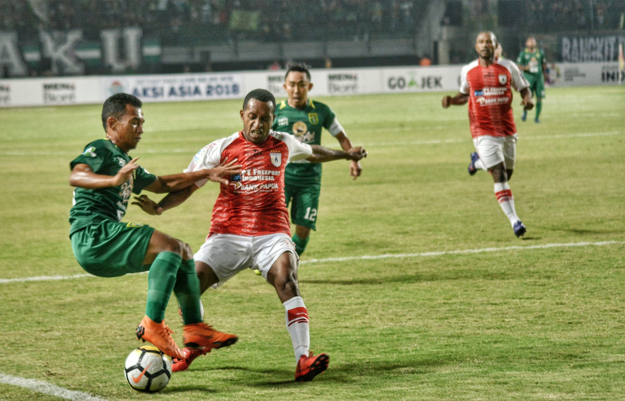 Persebaya vs Persipura di Stadion Gelora Bung Tomo, Selasa 29 Mei 2018. (foto: hrs/ngopibareng)