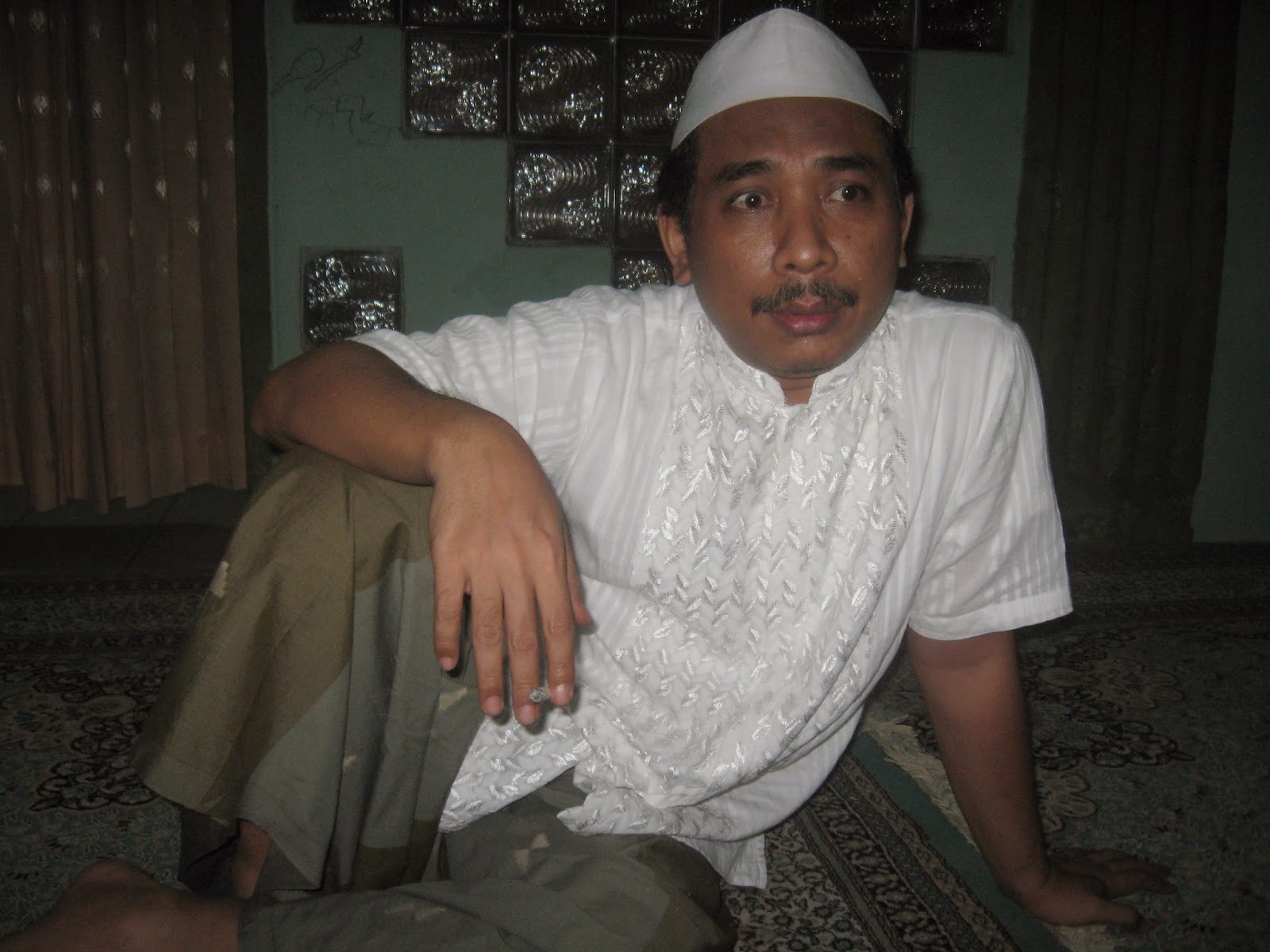 SEDERHANA: KH Yahya Cholil Staquf, tetap sederhana di Pesantren Raudlatut Thalibin, Rembang. (foto: dok ngopibareng.id)