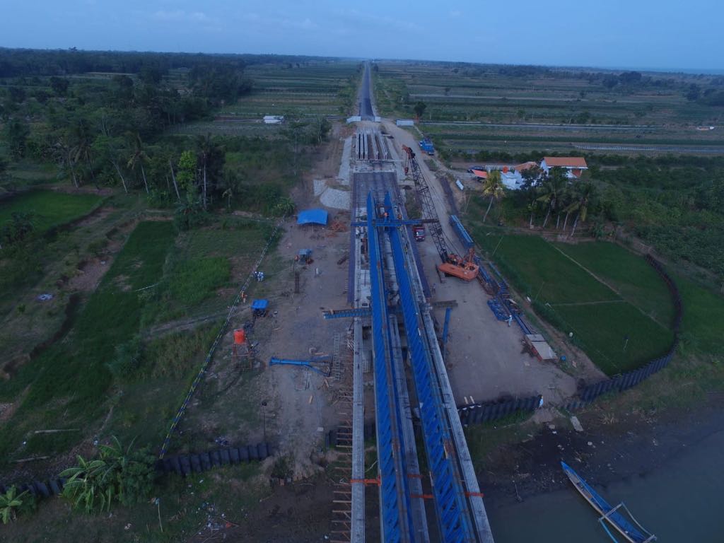 Jembatan Luk-Ulo sepanjang 180 meter, di Desa Mirit, Kabupaten Kebumen, Provinsi Jawa Tengah. (Foto: DOK. PUPR)