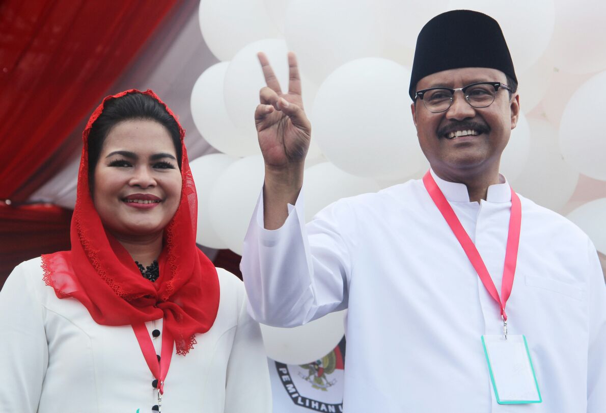 Gus Ipul dan Puti Guntur, pasangan calon gubernur dan wakil gubernur Jawa Timur nomor urut 2. 