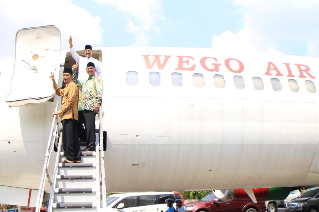 Gus ipul dalam kunjungannya ke Lamongan. Menikmati hari libur, calon Gubernur Jawa Timur Saifullah Yusuf mengunjungi lokasi wisata di Lamongan, Jumat, 1 Juni 2018. 