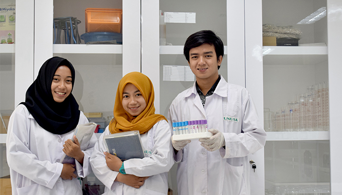 Sistem pembelajaran Analis Kesehatan di Universitas Nahdlatul Ulama Surabaya (UNUSA) telah diirancang untuk menyiapkan mahasiswa agar bisa lulus sebagai Analis Kesehatan profesional dengan kompetensi yang bisa diandalkan. (Foto: Humas UNUSA)