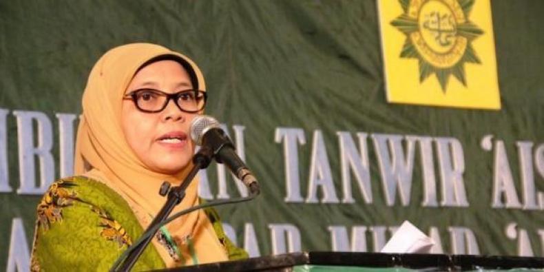 CERAMAH: Siti Noordjannah, ketua PP Aisyiyah ketika menyampaikan pesan Ramadhan. (foto: ist)