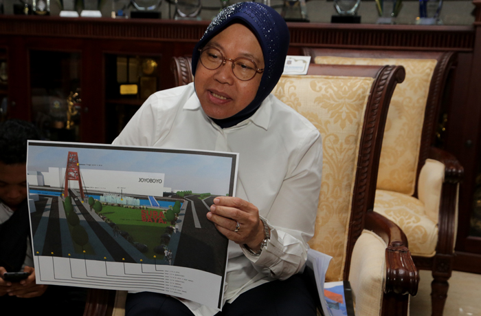 Wali kota Surabaya Tri Rismaharini, saat ditemui di ruang kerjanya, Senin, 4 Juni 2018.