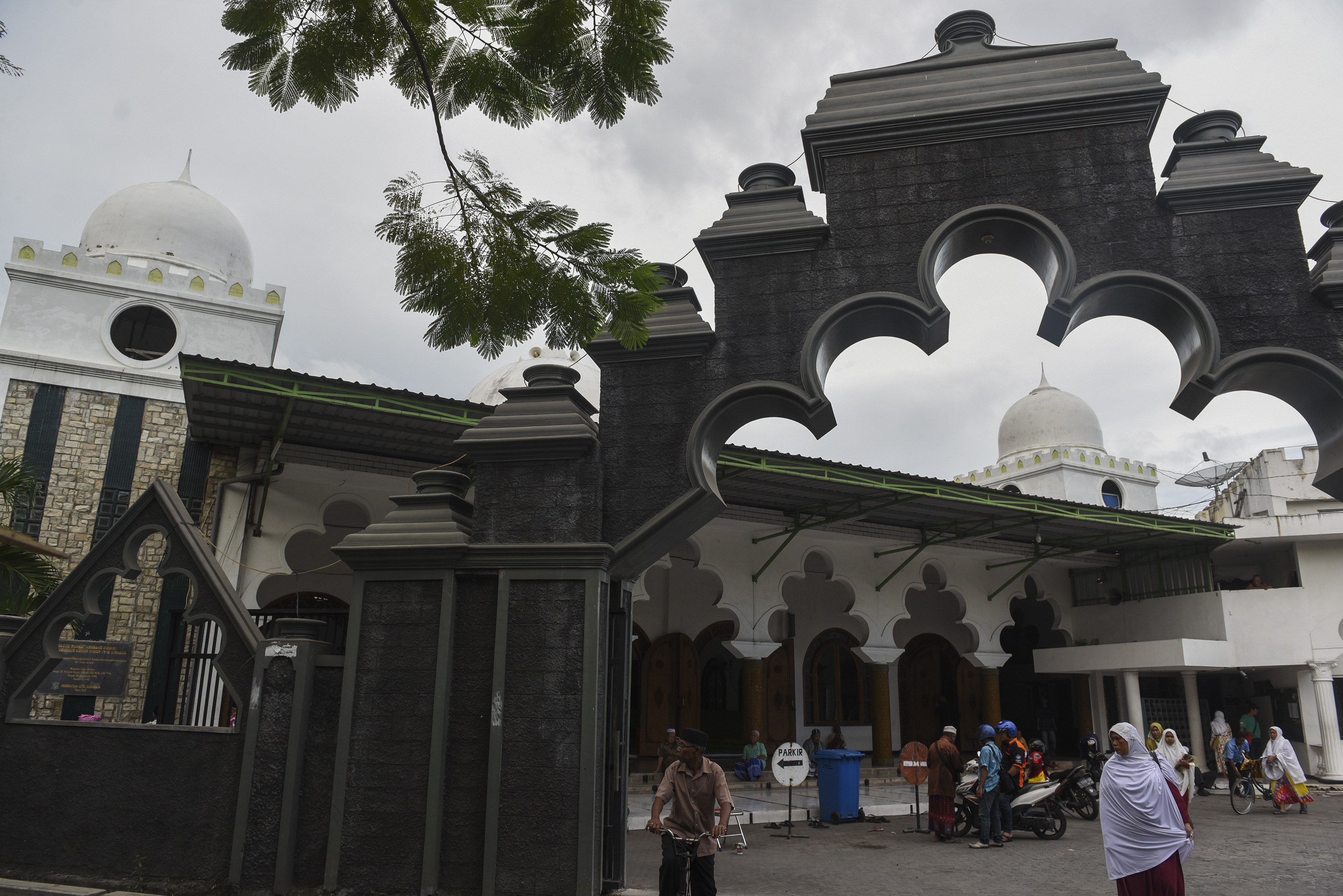 Suasana Masjid Rahmat Surabaya. (Foto: Antara)