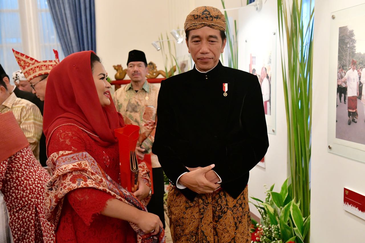 Puti Guntur berbincang akrab dengan Presiden Jokowi dalam peringatan hari lahir Pancasila, 1 Juni 2018 lalu. 