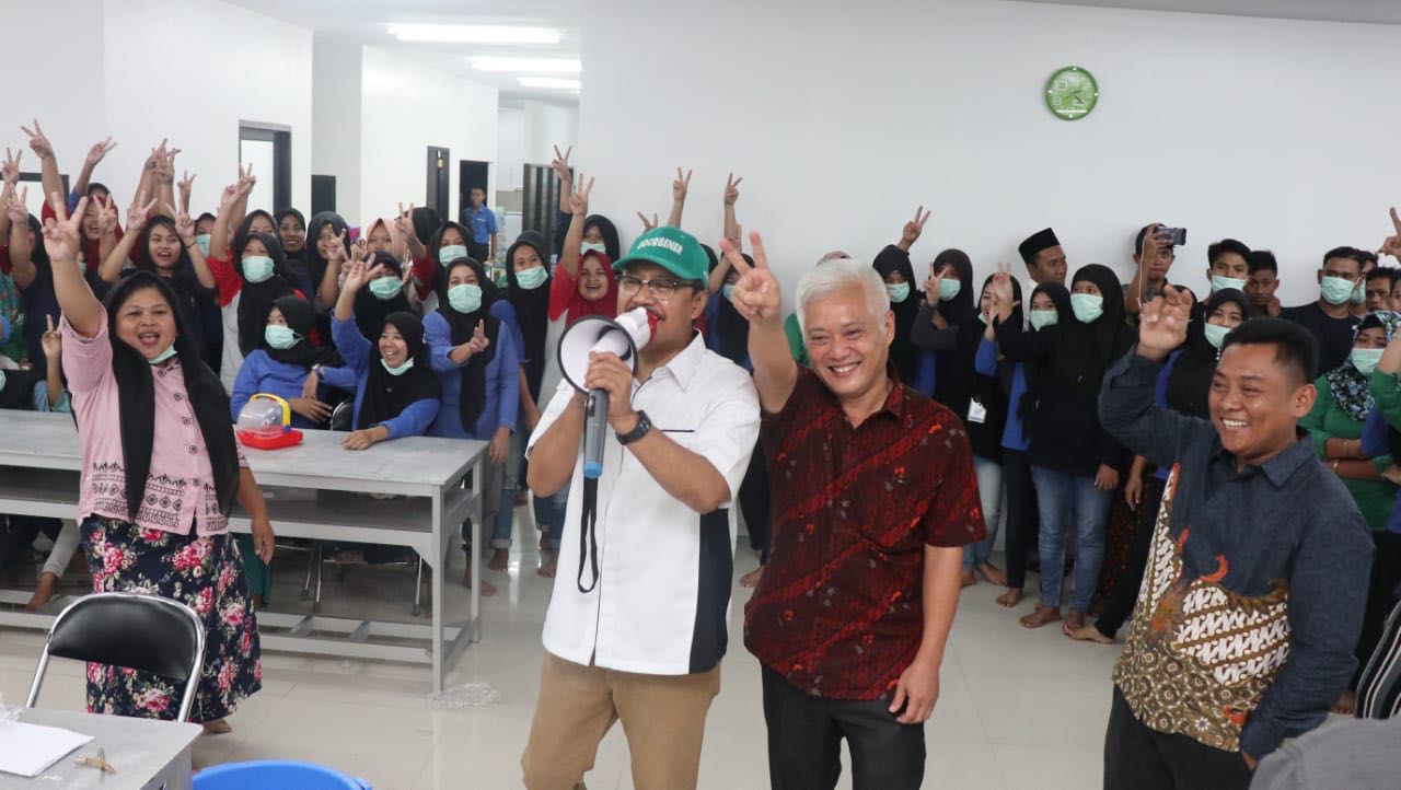 Calon Gubernur Jawa Timur nomor urut 2, Saifullah Yusuf bertemu ribuan warga perkampungan rumah sarang walet di Bojonegoro, Rabu, 6 Juni 2018. 
